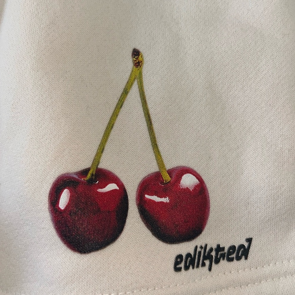 Edikted Mon Cherry Shorts